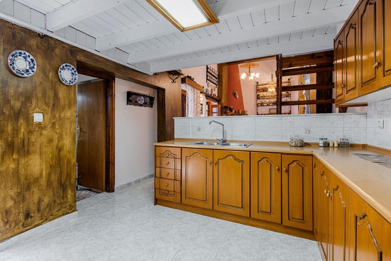 Hara'S Traditional Detached House In Malona Malona Village Екстер'єр фото
